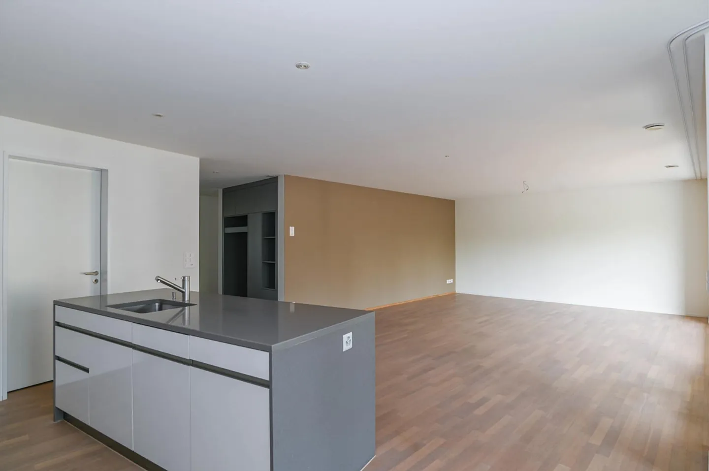 MODERN/HIGH-QUALITY INTERIOR CONSTRUCTION/QUIET AND GOOD LOCATION/OPEN FLOOR PLAN - Photo 6 of 15