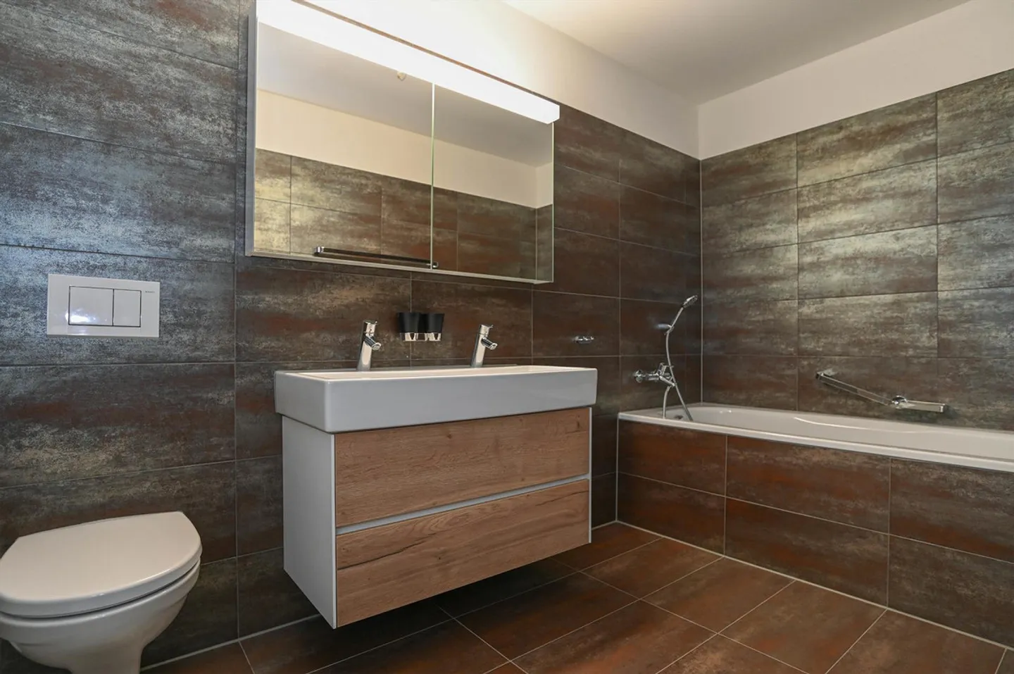 MODERN/HIGH-QUALITY INTERIOR CONSTRUCTION/QUIET AND GOOD LOCATION/OPEN FLOOR PLAN - Photo 13 of 15