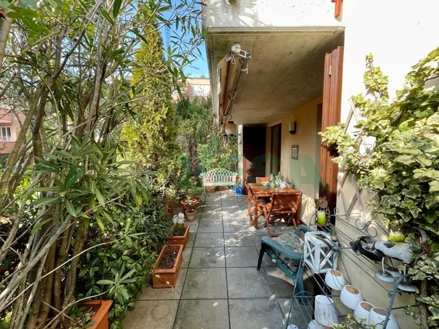 Cozy 4.5-room apartment with private garden - Photo 2 of 11