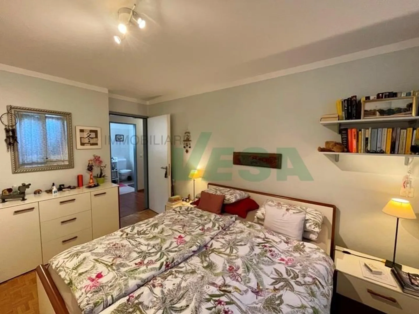 Cozy 4.5-room apartment with private garden - Photo 3 of 11