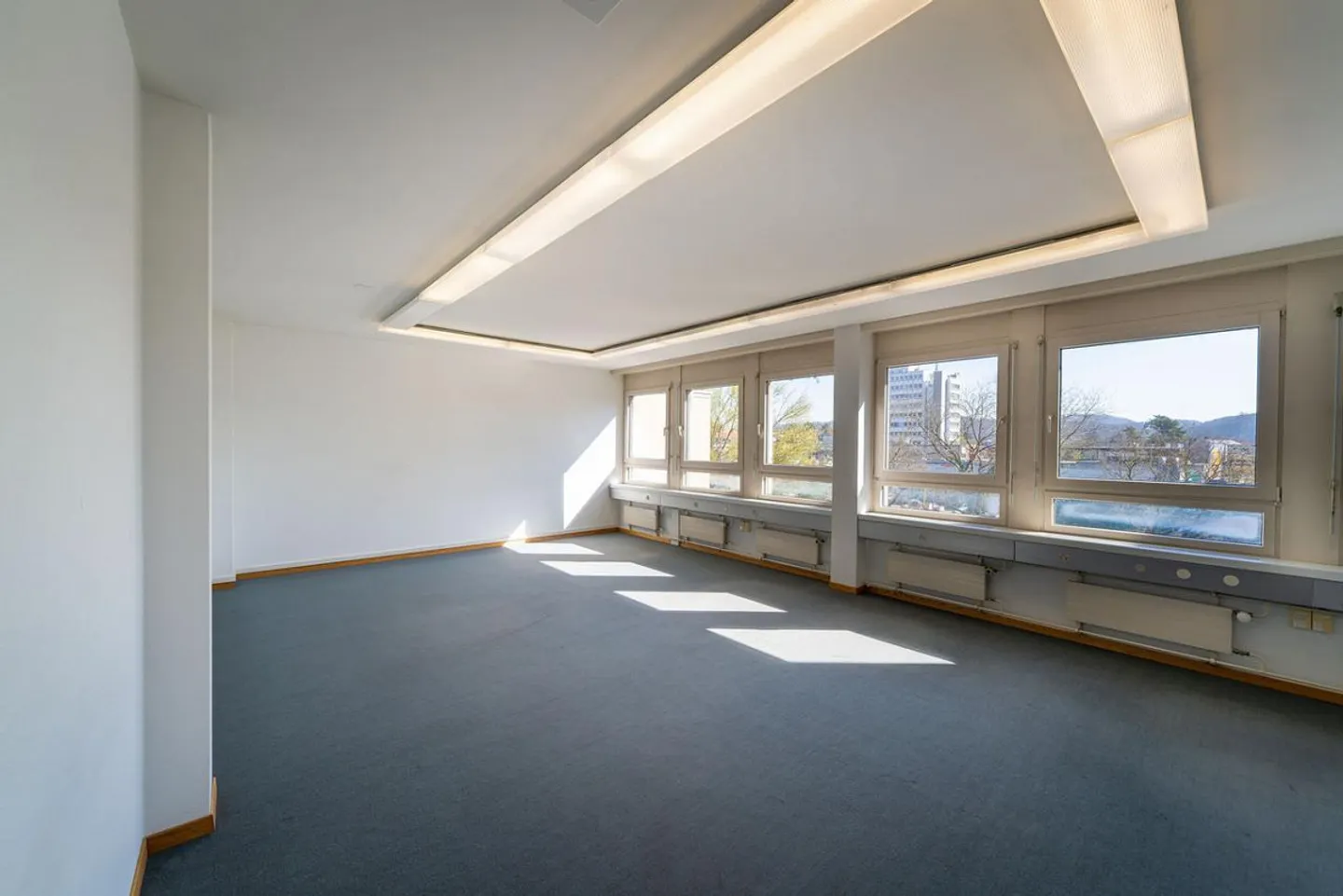 Flexible subdivisible office spaces from 200m² for sublease - Photo 5 of 11