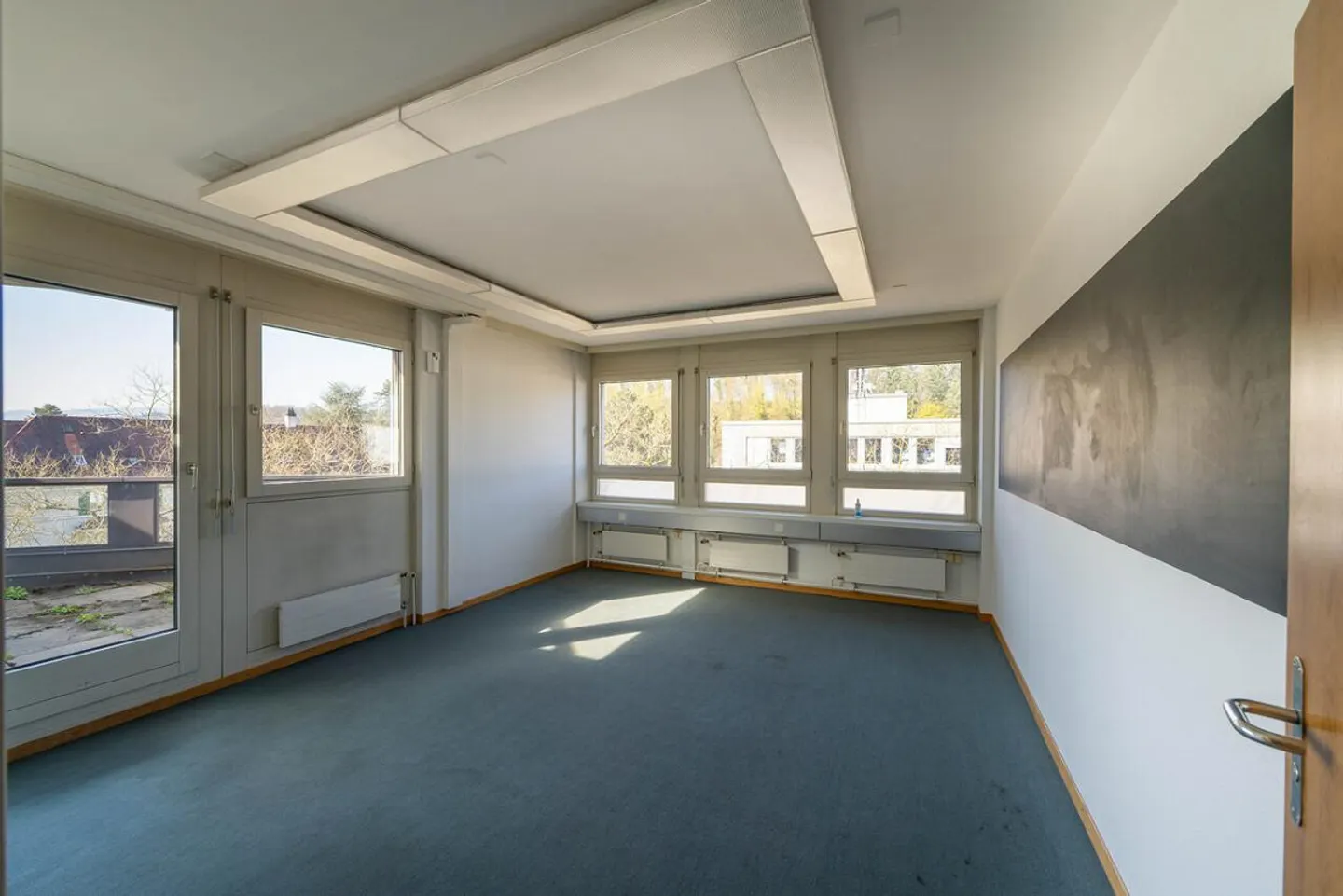 Flexible subdivisible office spaces from 200m² for sublease - Photo 4 of 11