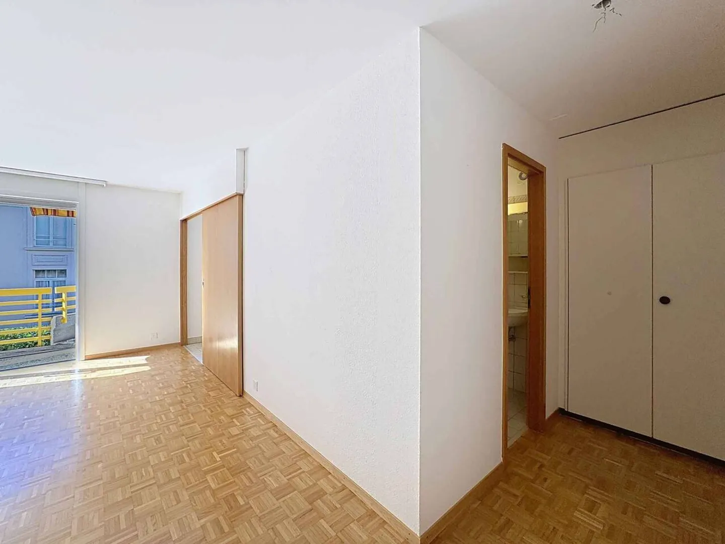 Geräumige 2,5 Zimmer von 58 m2 + großer Balkon - Foto 8 von 12