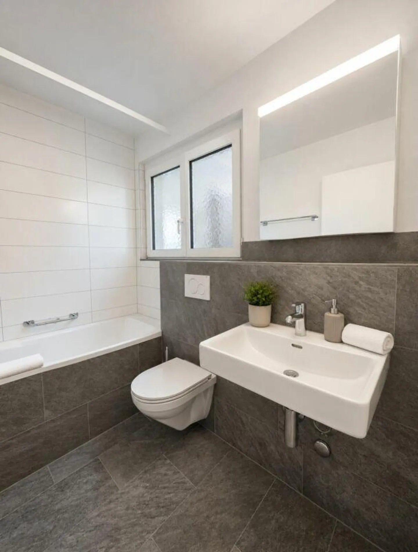 Appartamento ristrutturato di 3,5 locali in un quartiere tranquillo - Foto 3 di 7