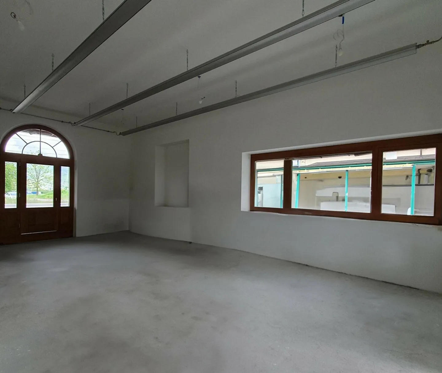 Spazio commerciale idealmente situato alla stazione di Bex - Foto 1 di 2