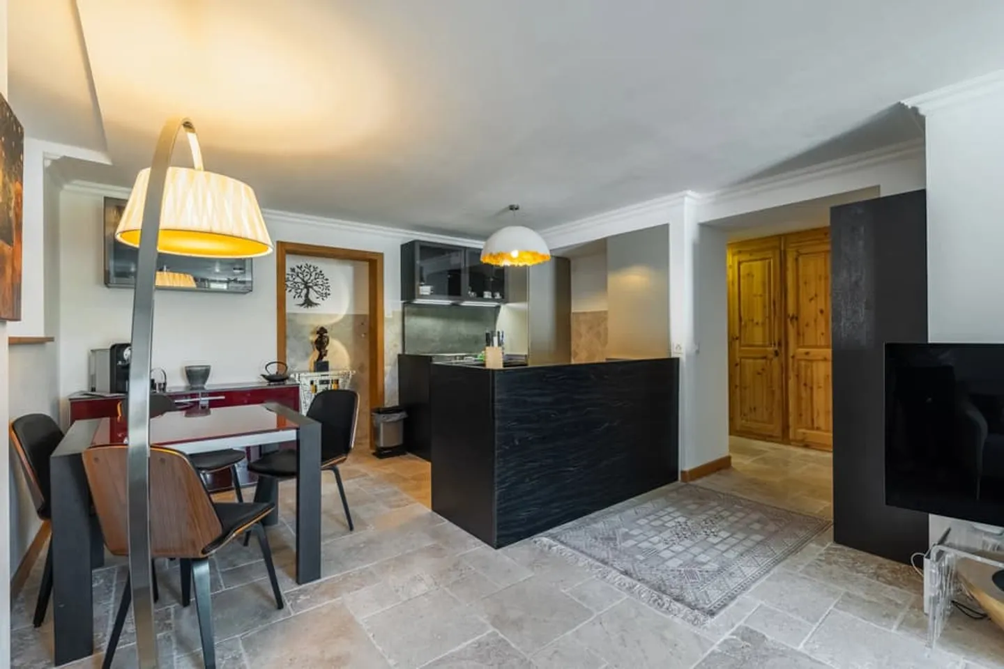 Elegance restored in a palace transformed into a residence. - Photo 1 of 12