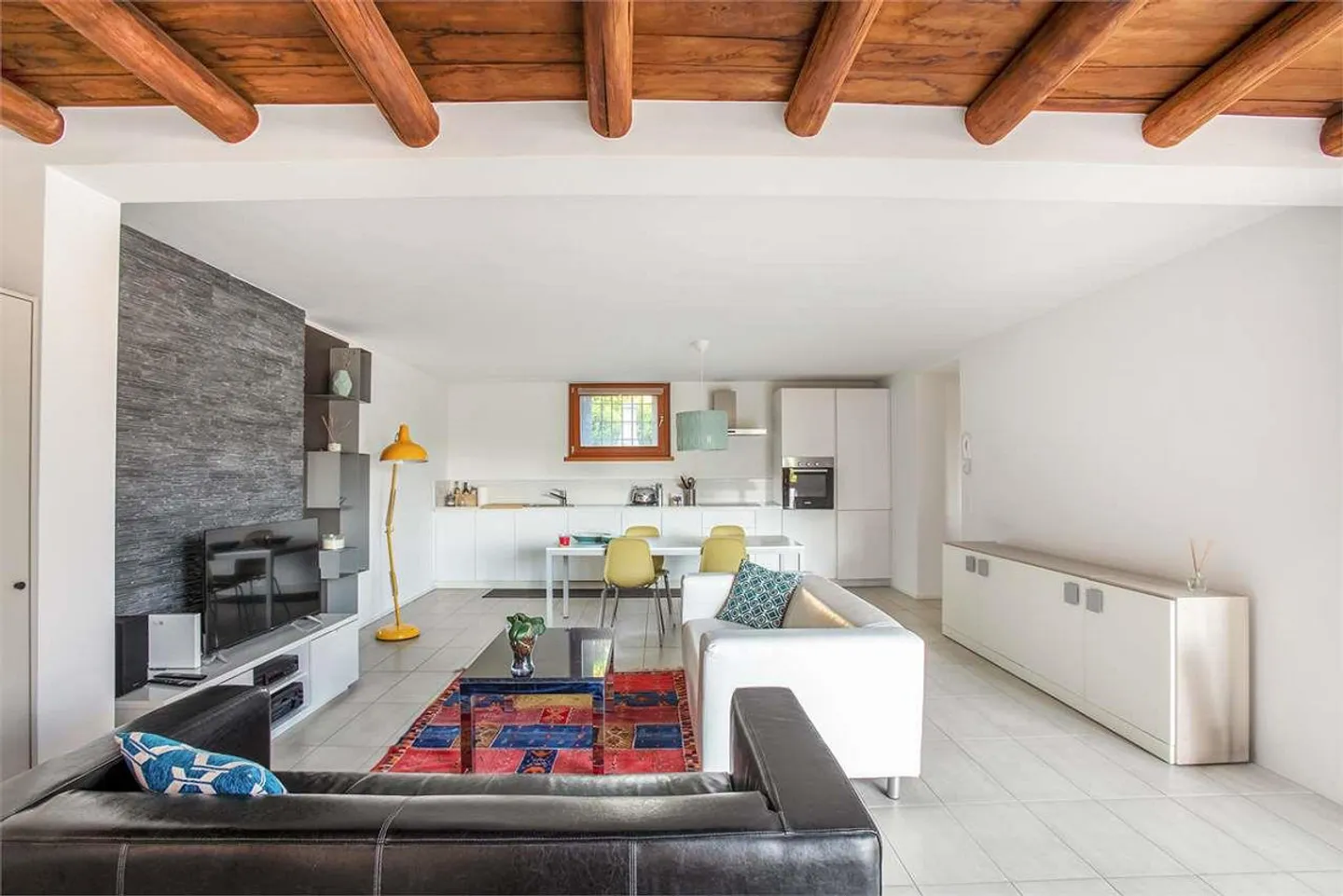 Large 3.5 Charming Apartment in Stabio Center - Photo 3 of 13