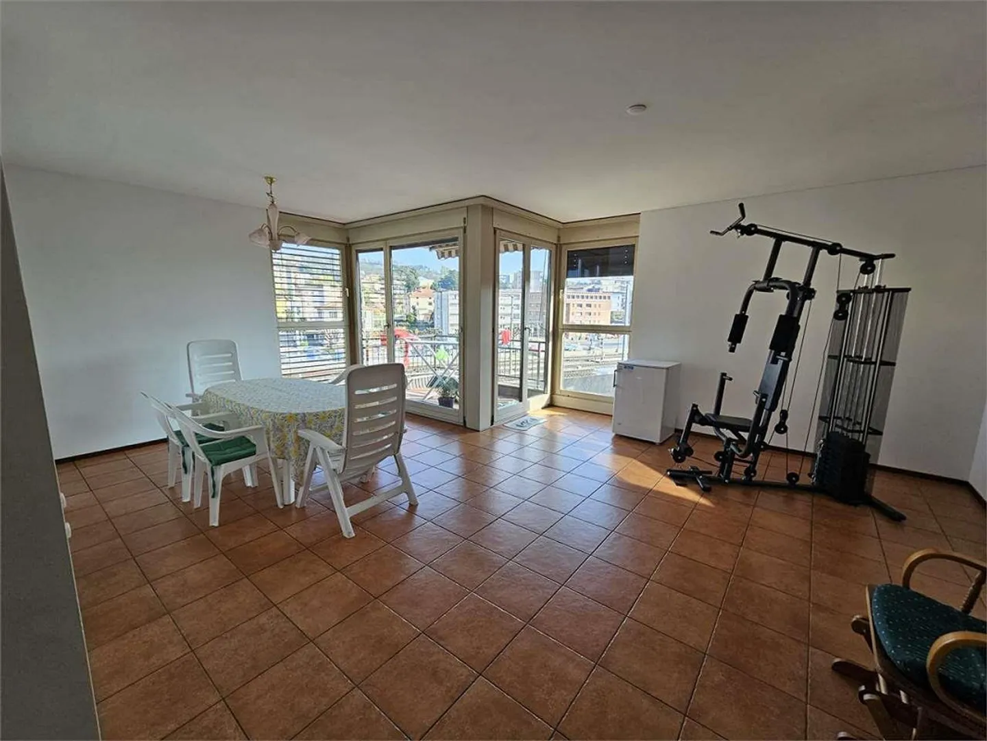 Mendrisio, intéressant appartement de 3,5 pièces avec balcons - Photo 4 sur 11