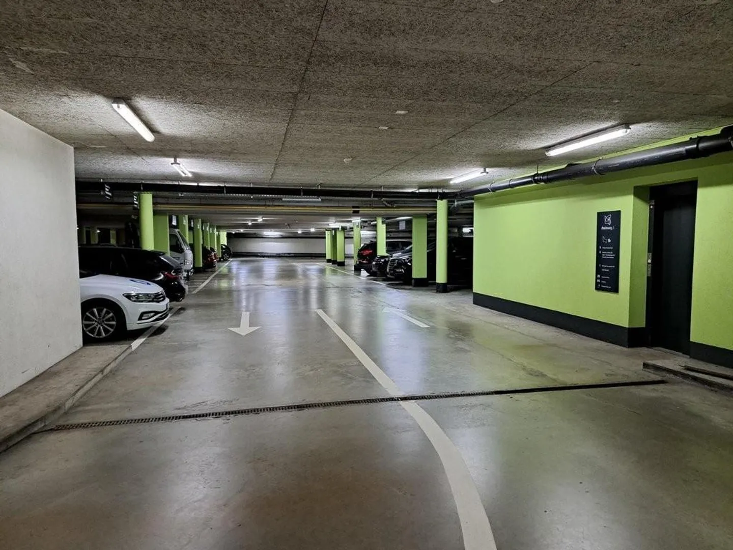 Do you still need parking spaces in the underground garage? - Photo 3 of 4