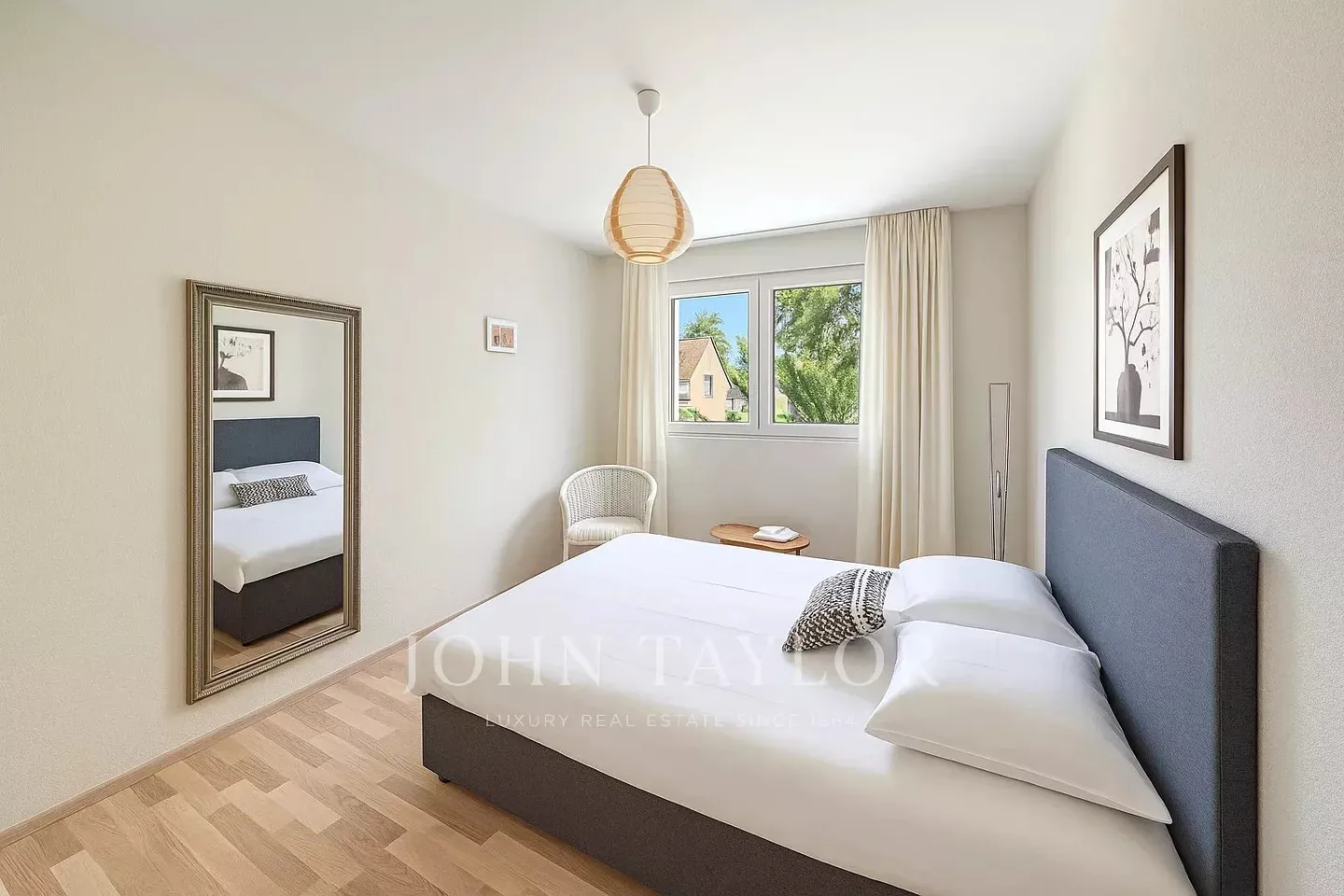 Wake up with a view of the lake: stunning 3.5-room apartment with panoramic views - Photo 6 of 10