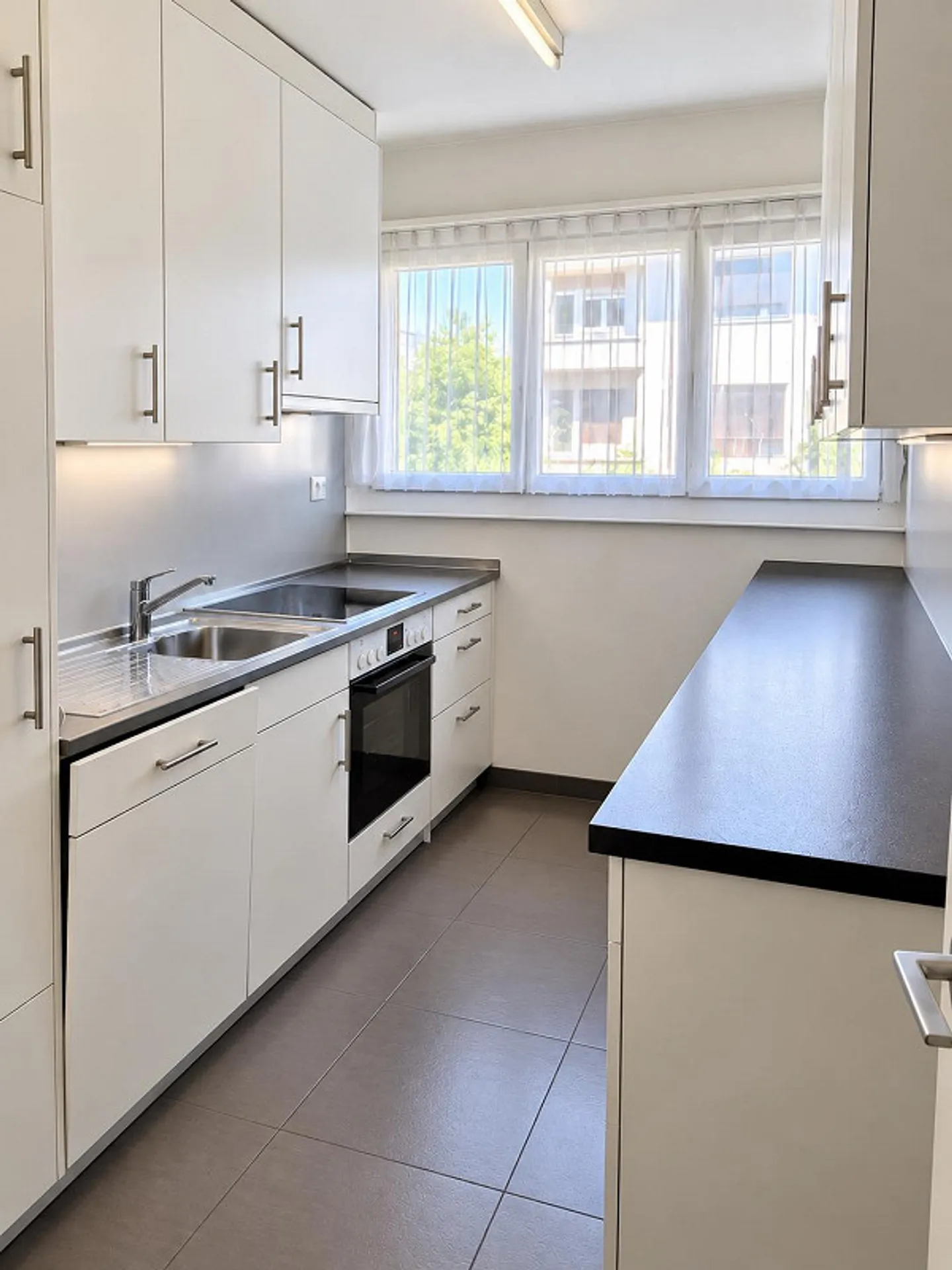 Appartement spacieux de 3 pièces dans un emplacement calme à Binningen! - Photo 2 sur 9