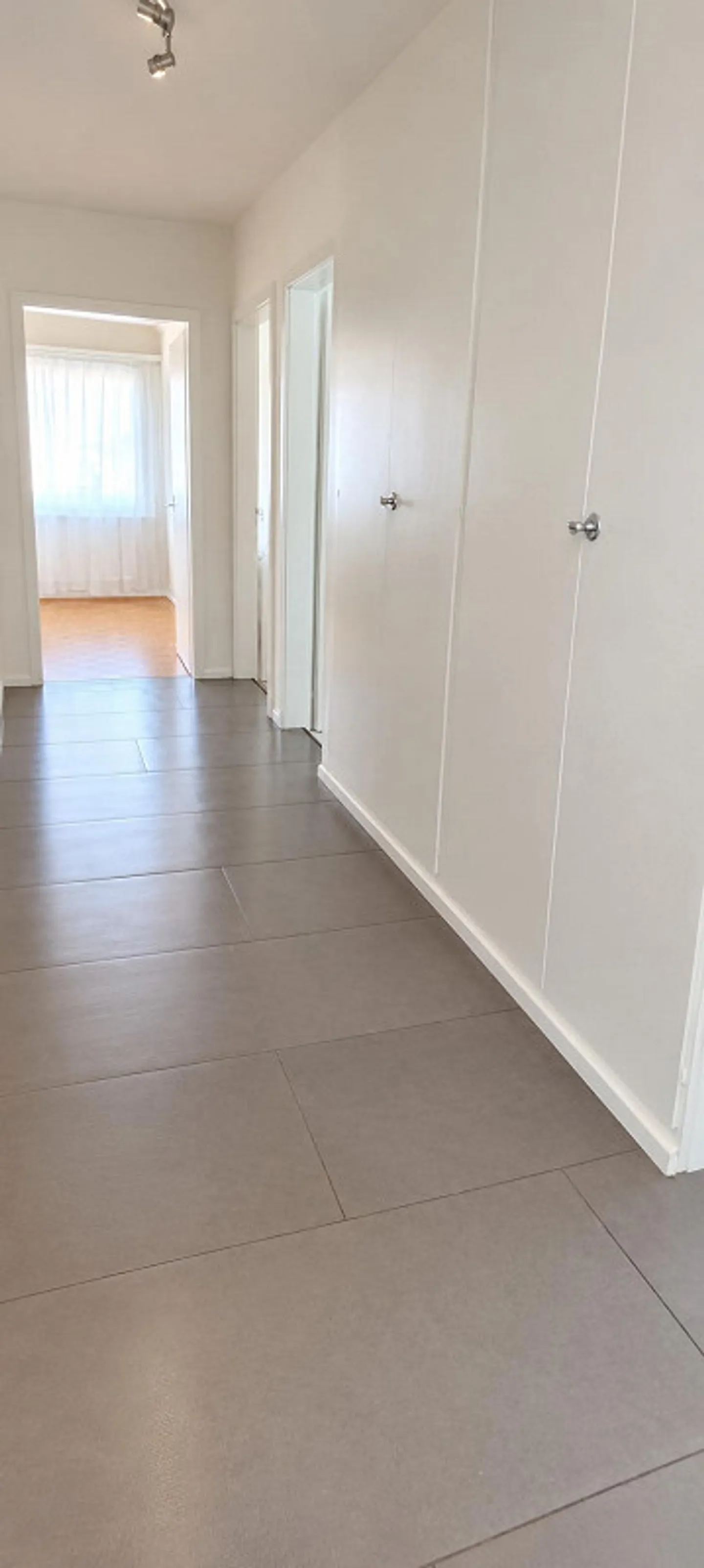 Appartement spacieux de 3 pièces dans un emplacement calme à Binningen! - Photo 4 sur 9