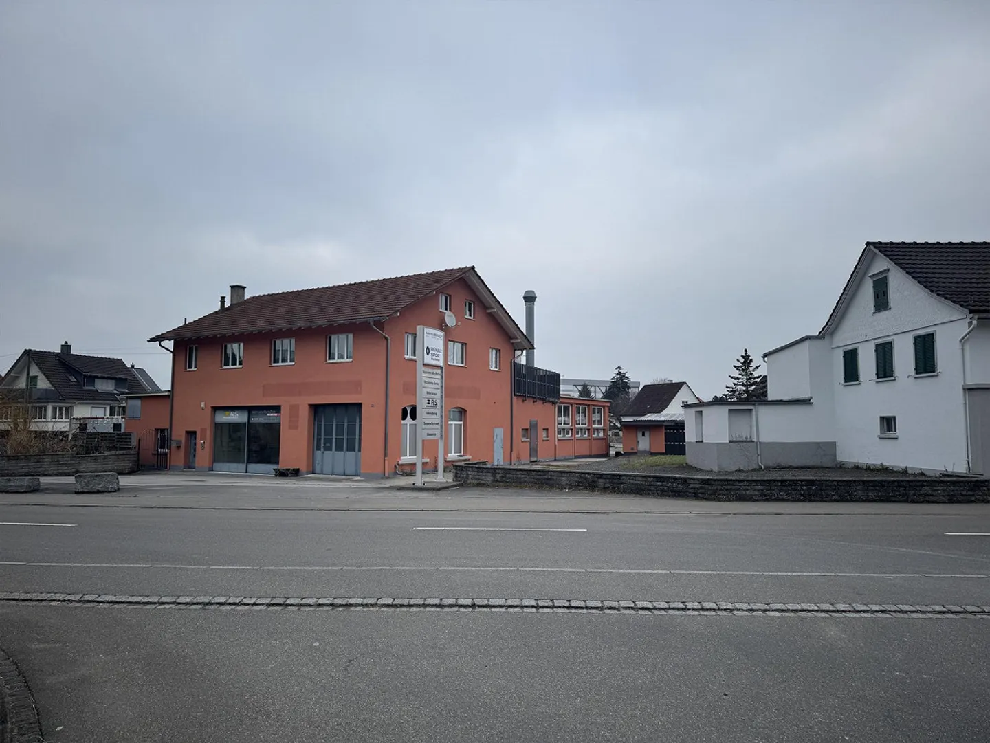 Geräumige Lagerräume zu vermieten - Foto 1 von 5