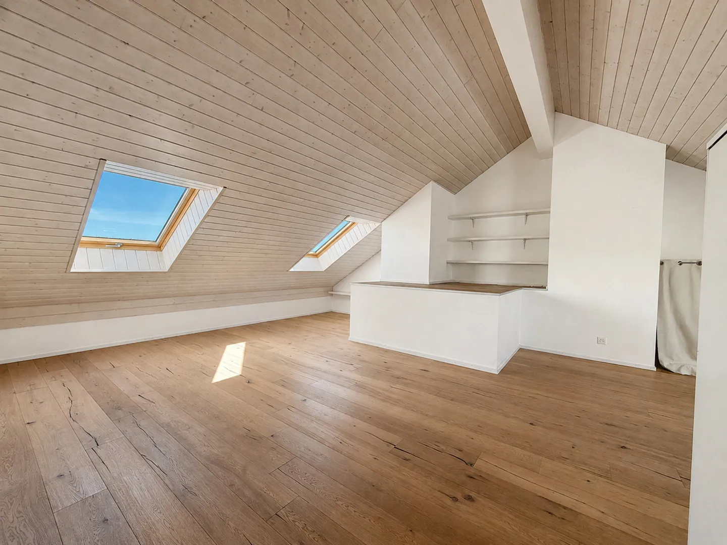 Double height living room, 3 bedrooms of 17 to 18 m² and loft of 51 m² - Photo 7 of 15