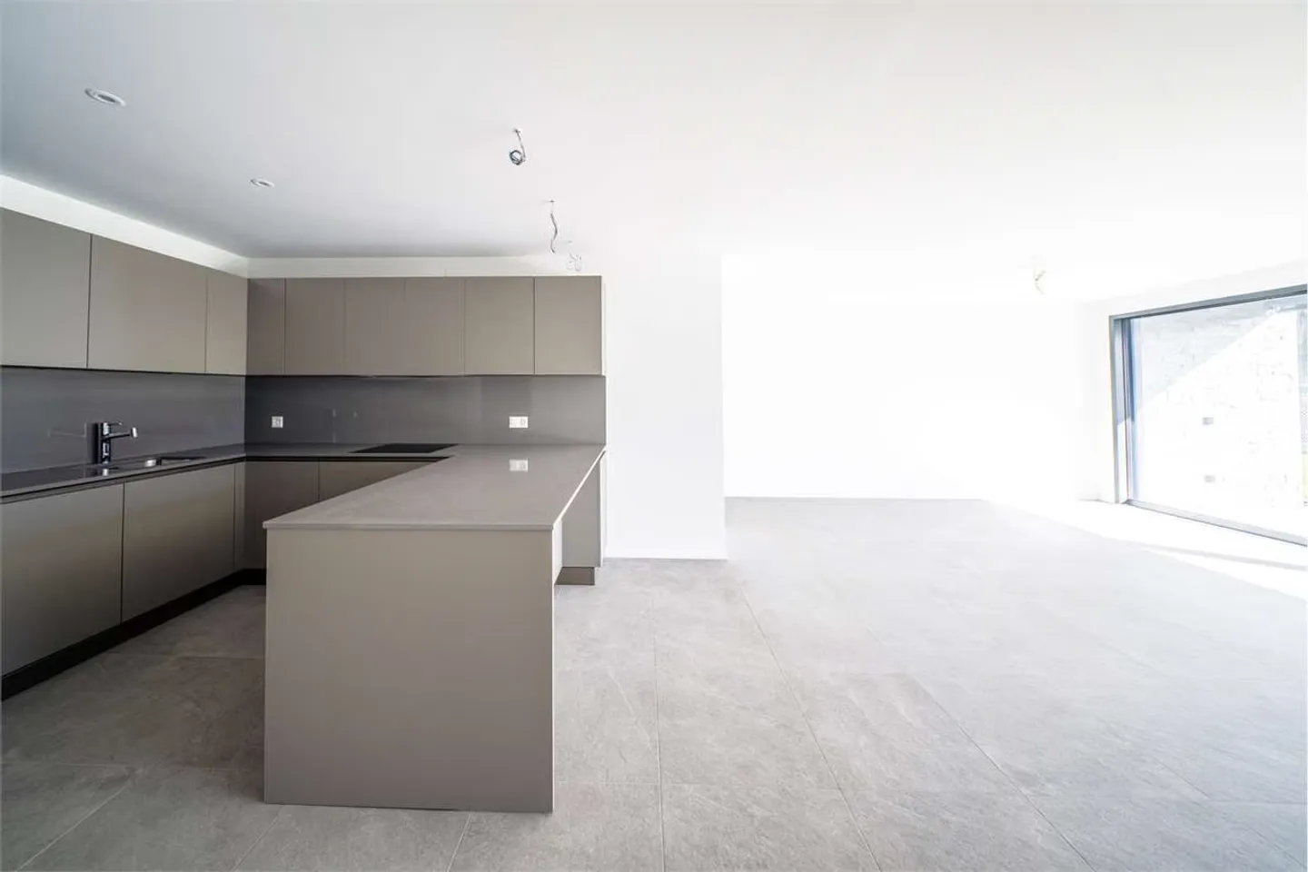 Appartement 3,5 pièces avec jardin NEUF Minusio vue sur le lac au rez-de-chaussée - Photo 7 sur 13
