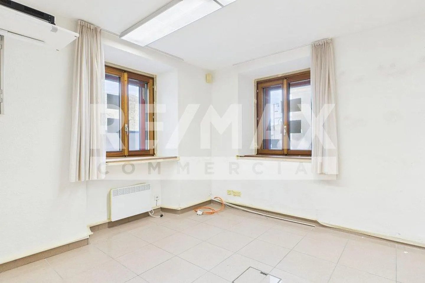 Espace commercial dans une zone centrale - Photo 4 sur 8