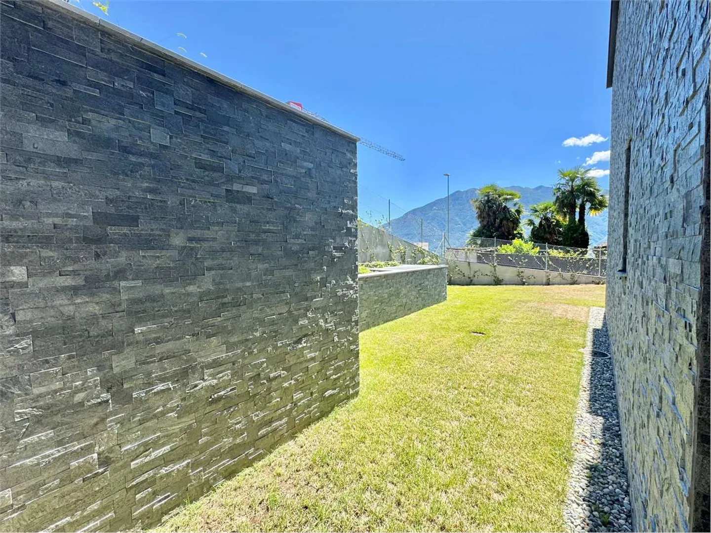 Appartement 3,5 pièces avec jardin NEUF Minusio vue sur le lac au rez-de-chaussée - Photo 2 sur 13