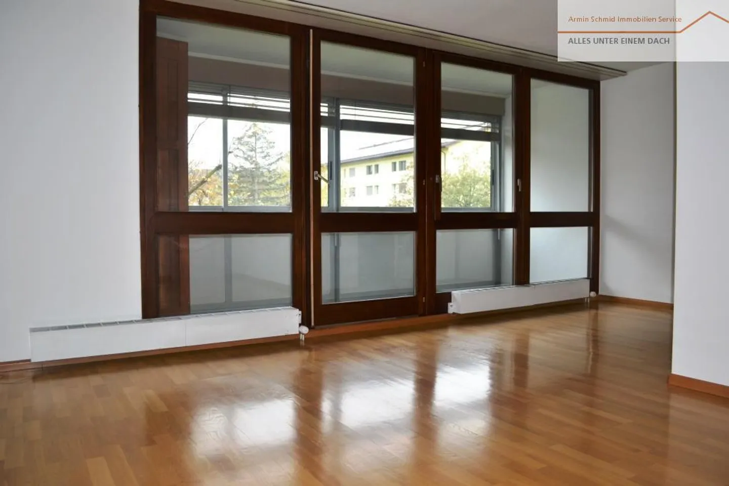 Meraviglioso appartamento di 2 1/2 stanze con posto auto - Foto 2 di 12