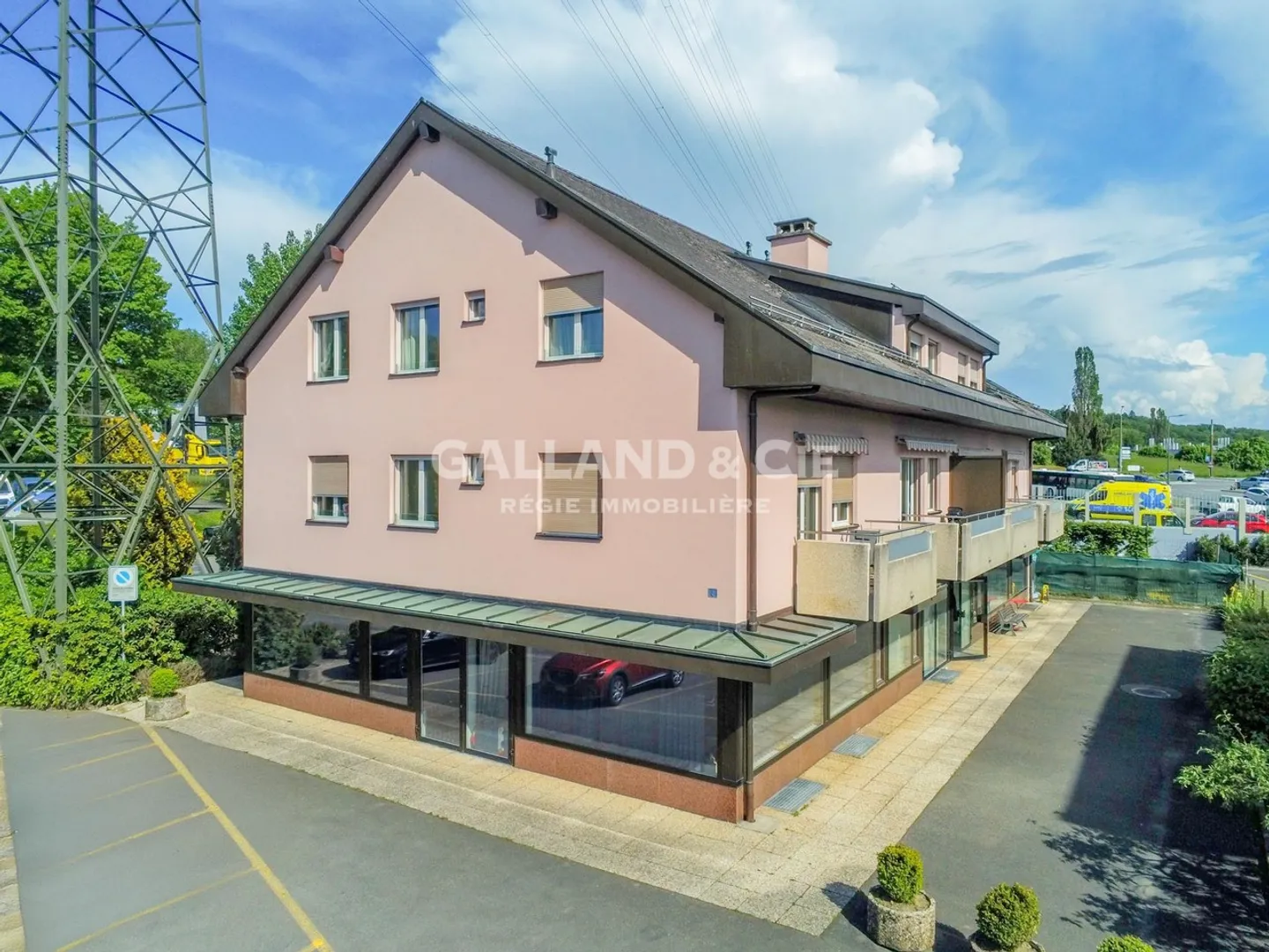 Place couverte - Photo 1 sur 1