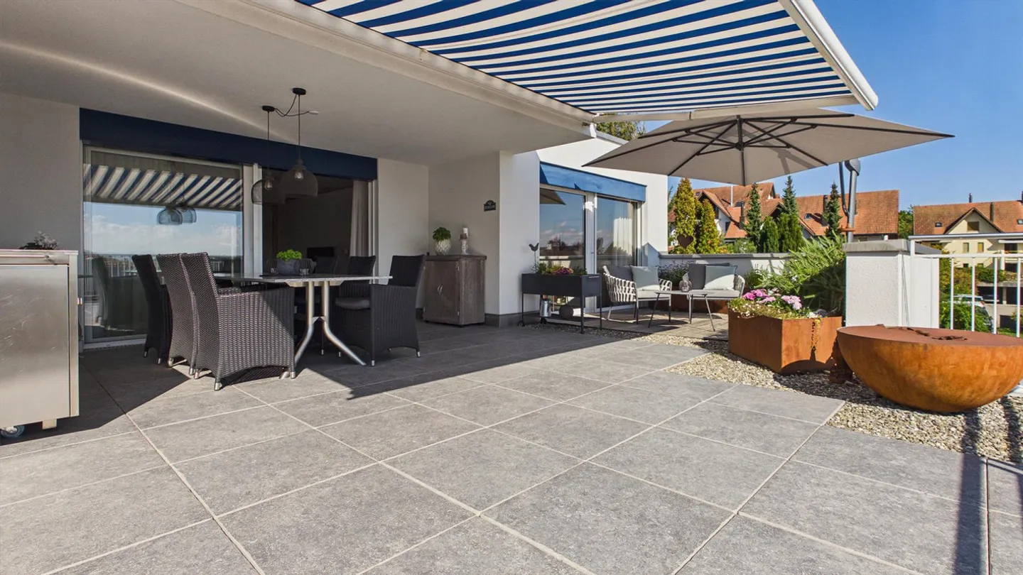 Stylish Attic Apartment with Terrace - Photo 3 of 6