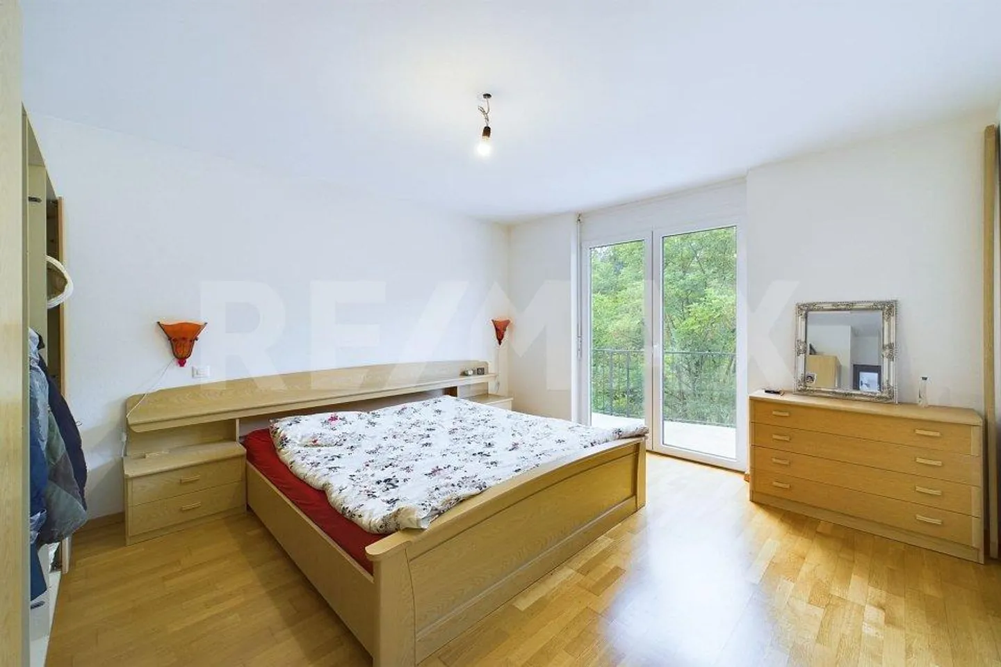 Beautiful detached family house with garden and several parking spaces - Photo 8 of 13