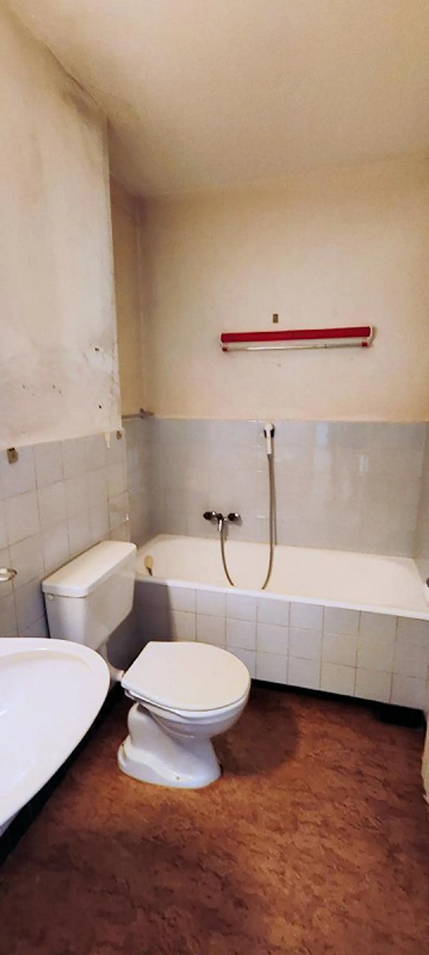 Vacallo, 3.5-room apartment with balcony to renovate - Photo 8 of 12