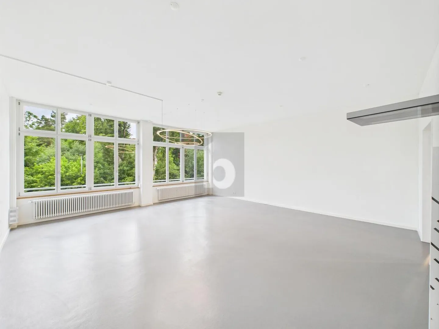 VERSATILE USAGE IN A CREATIVE ENVIRONMENT - Photo 2 of 6