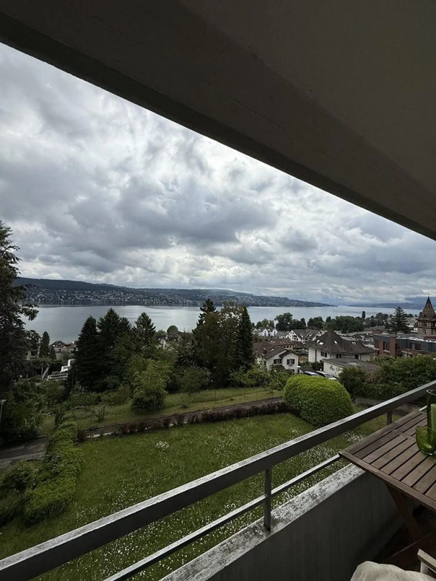 5-room apartment - freshly and fully renovated in Kilchberg - Photo 3 of 4