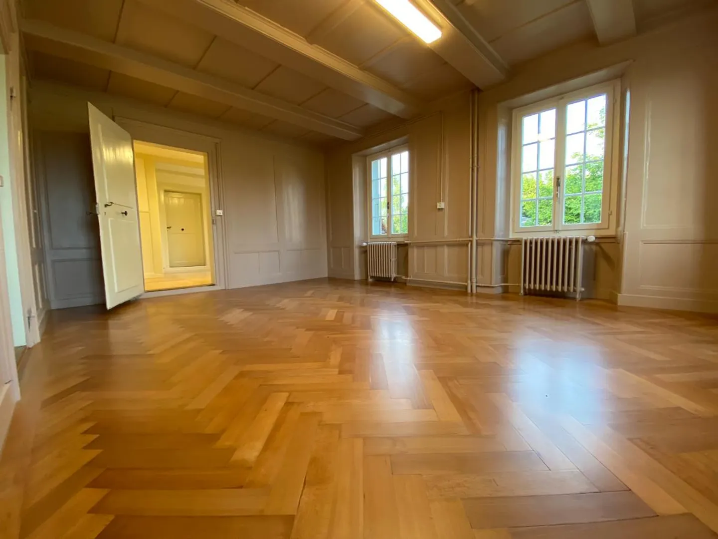 Affascinante casa bifamiliare - convertita in asilo nido e scuola diurna in una posizione tranquilla a Lotzwil - Foto 4 di 9