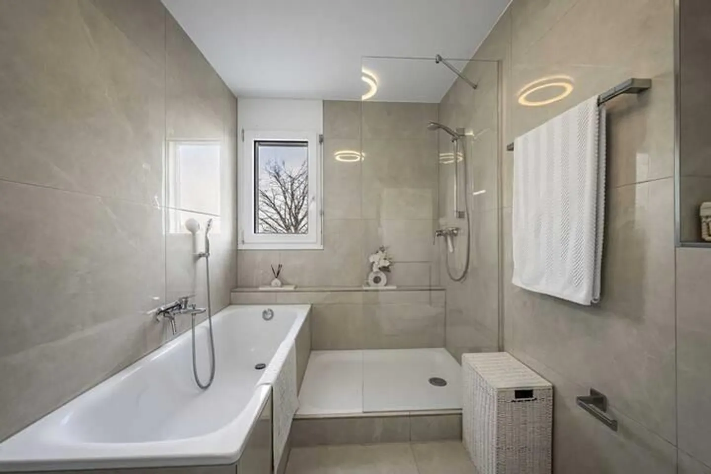 Stylish 3.5-Room Apartment - Photo 7 of 8