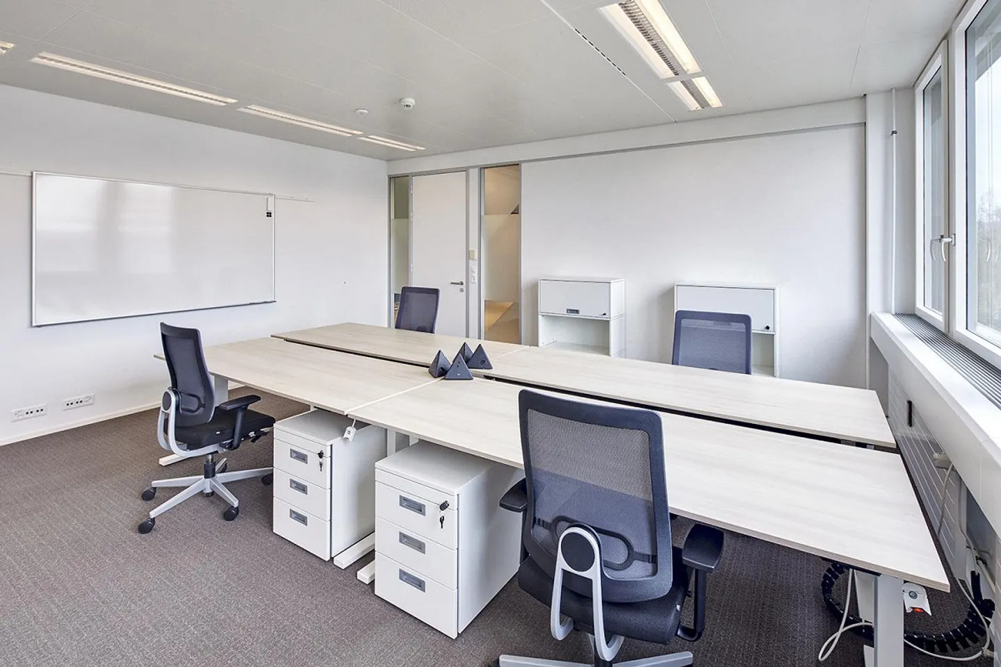 Bureau d'équipe de 4 personnes clé en main avec style - Vous vous concentrez sur... - Photo 3 sur 13