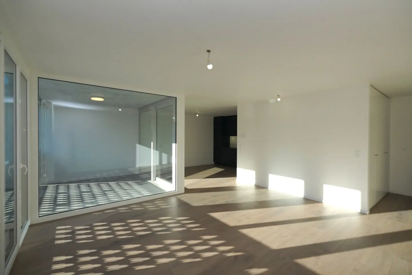 NEW 3.5-ROOM APARTMENTS IN SIERRE - Photo 1 of 12