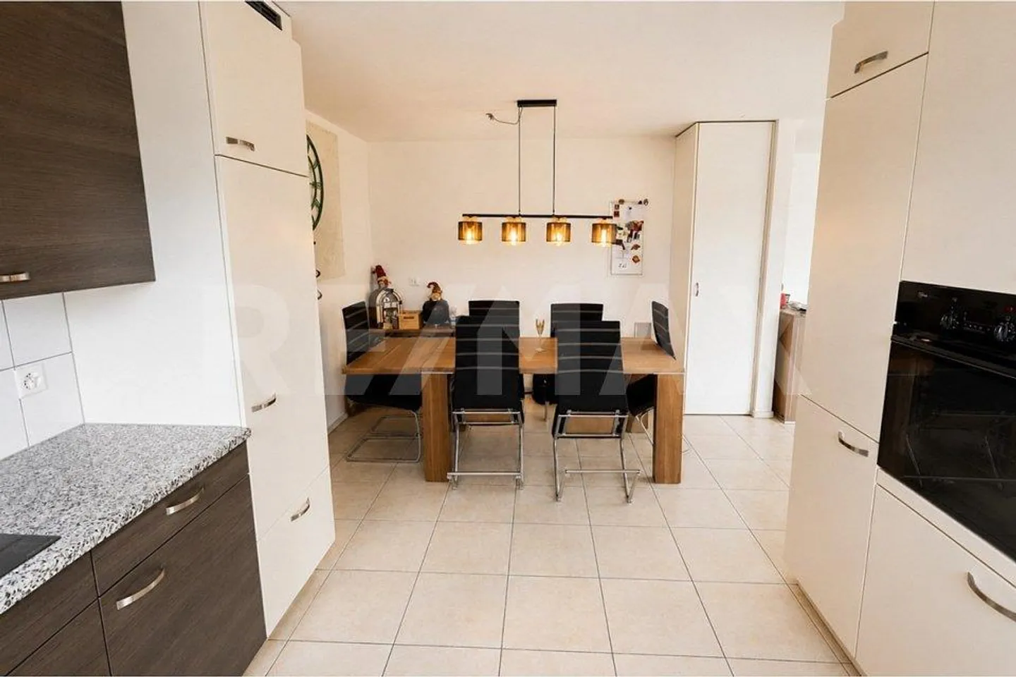 Spacious Apartment with Balcony - Photo 6 of 13