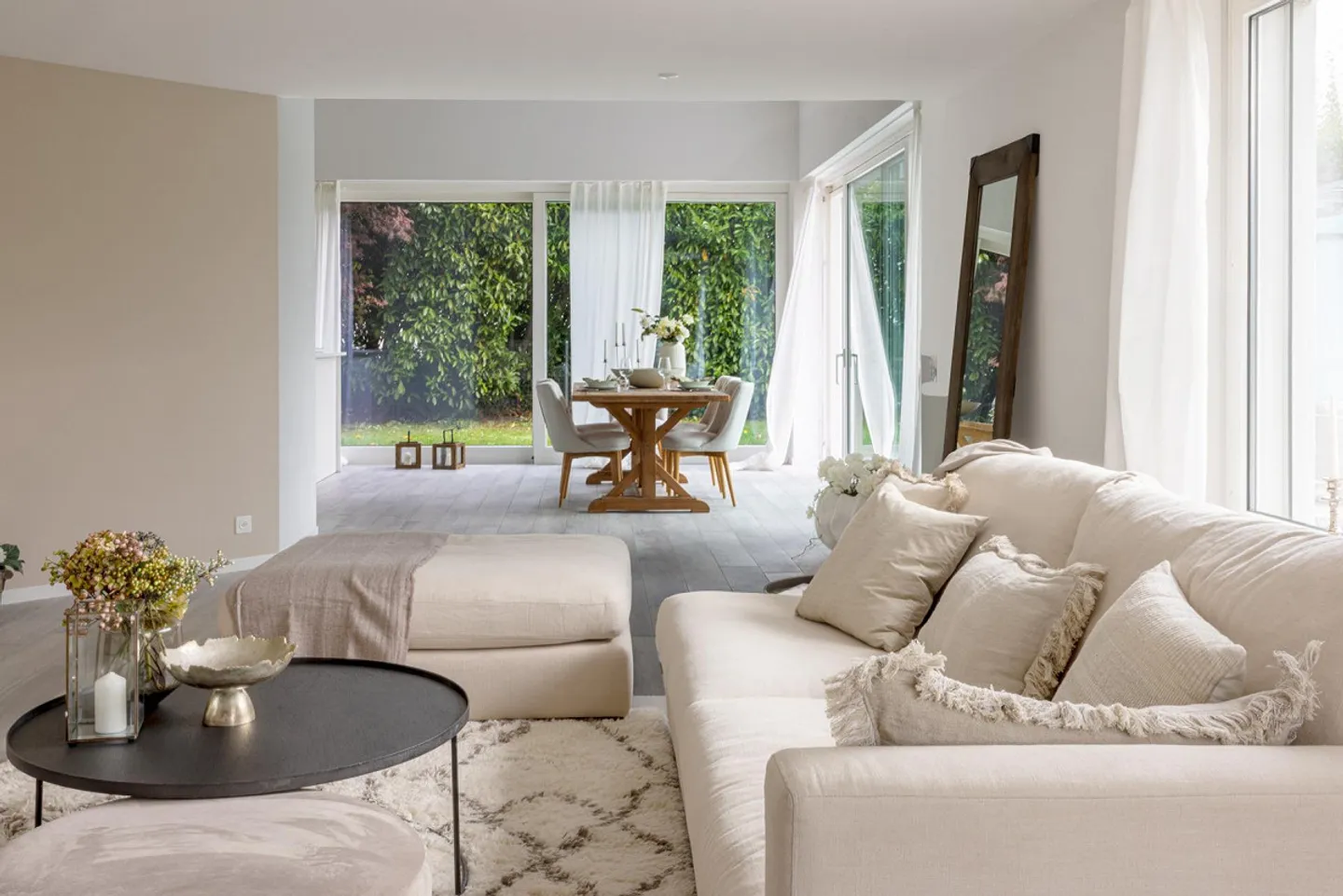 5½-Room Family Home with Pool and Panoramic View - Photo 3 of 4