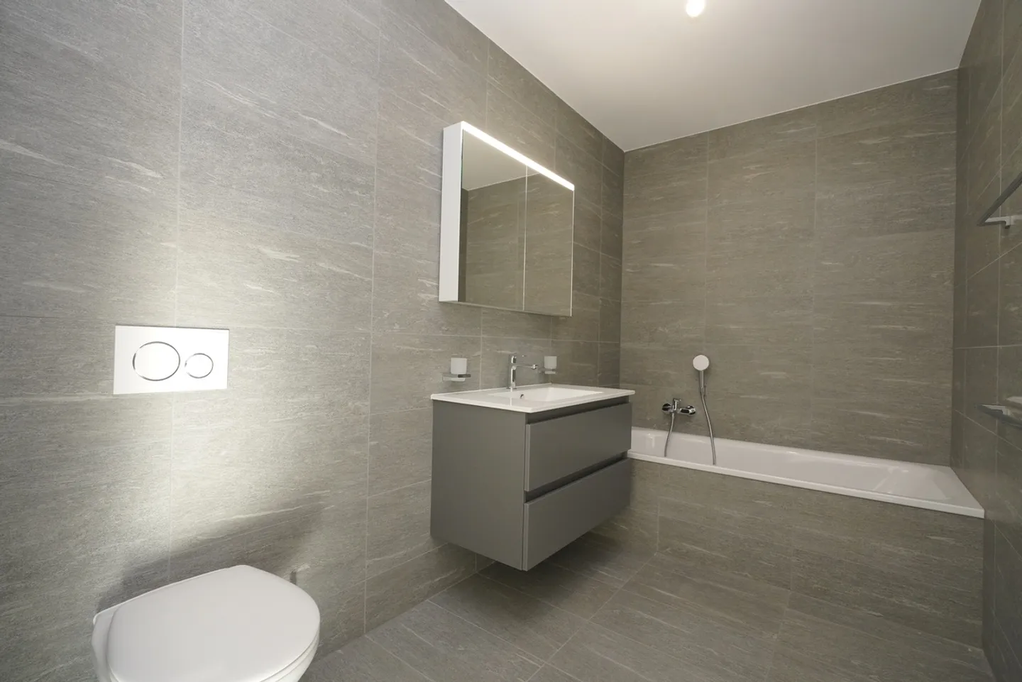 NEW 3.5-ROOM APARTMENTS IN SIERRE - Photo 9 of 12