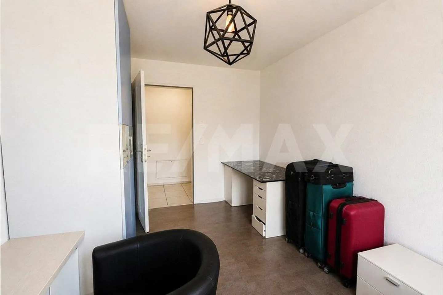 Spacious Apartment with Balcony - Photo 11 of 13