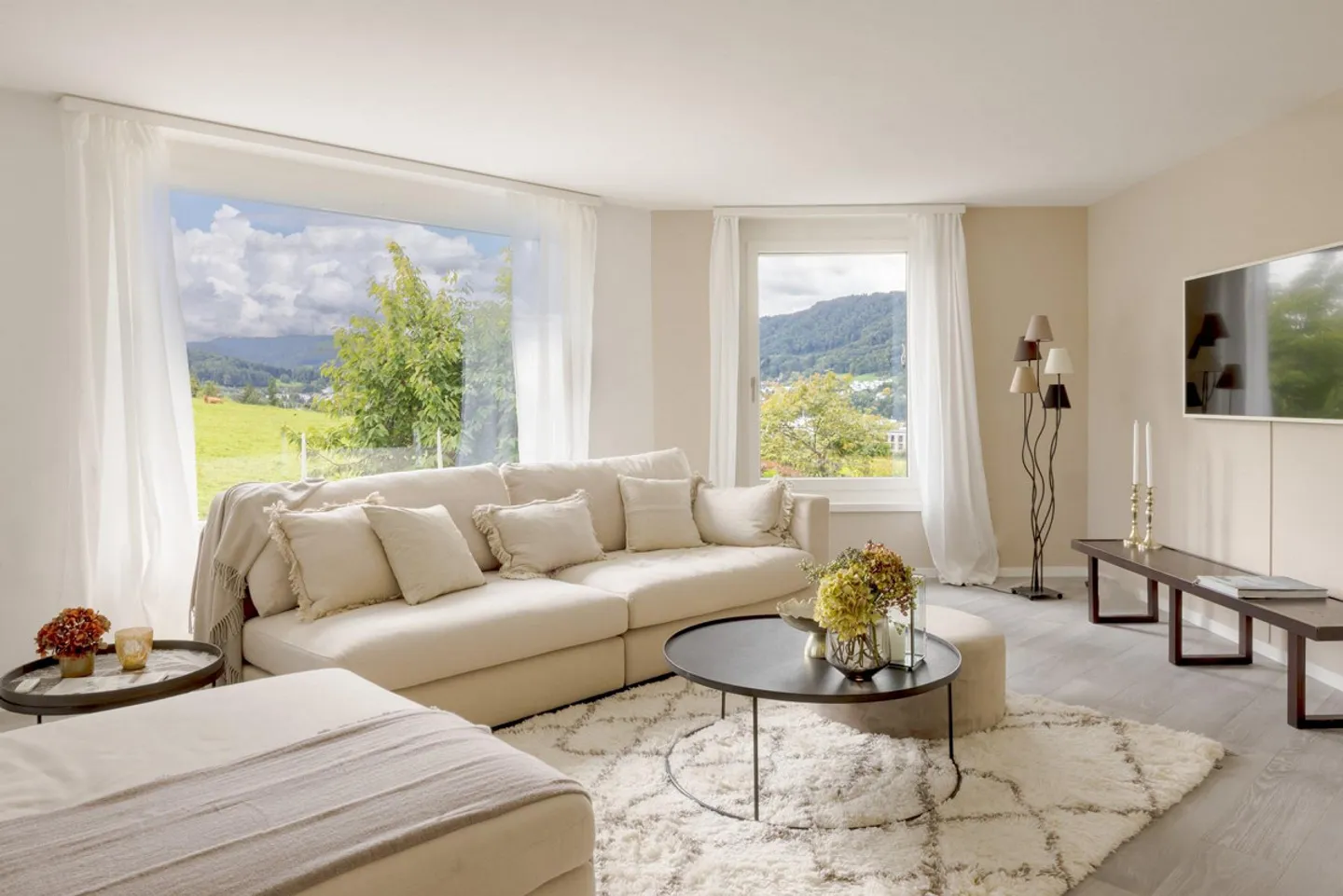 5½-Room Family Home with Pool and Panoramic View - Photo 1 of 4