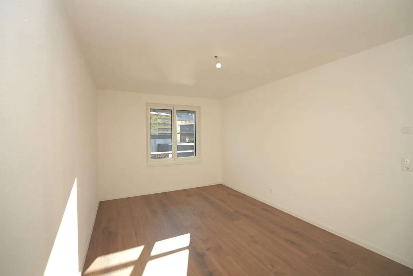 NEW 3.5-ROOM APARTMENTS IN SIERRE - Photo 10 of 12