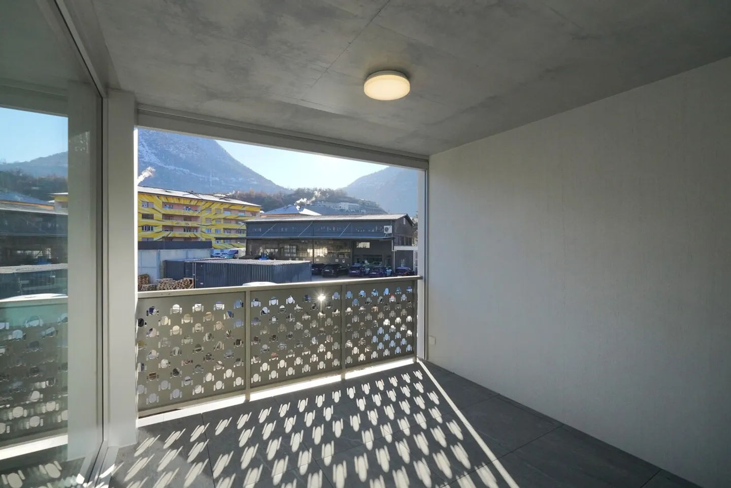 NEW 3.5-ROOM APARTMENTS IN SIERRE - Photo 11 of 12