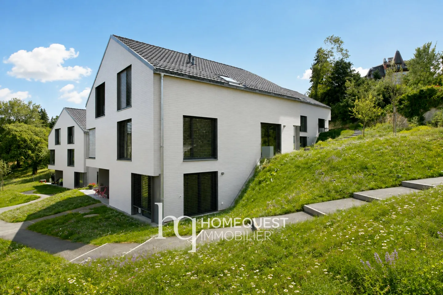 A contemporary twin house, bright and particularly versatile - Photo 3 of 10