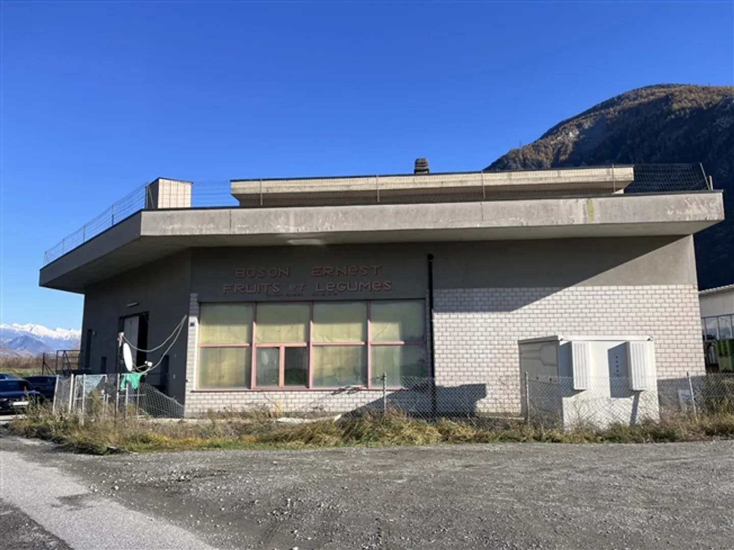 Salle de dépôt avec chambres froides et deux studios - Photo 2 sur 10