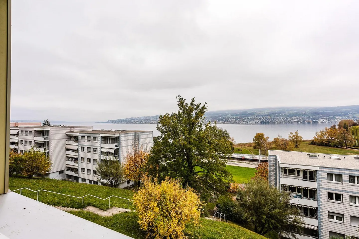 Appartement attrayant de 2,5 pièces avec vue sur le lac - Photo 15 sur 21