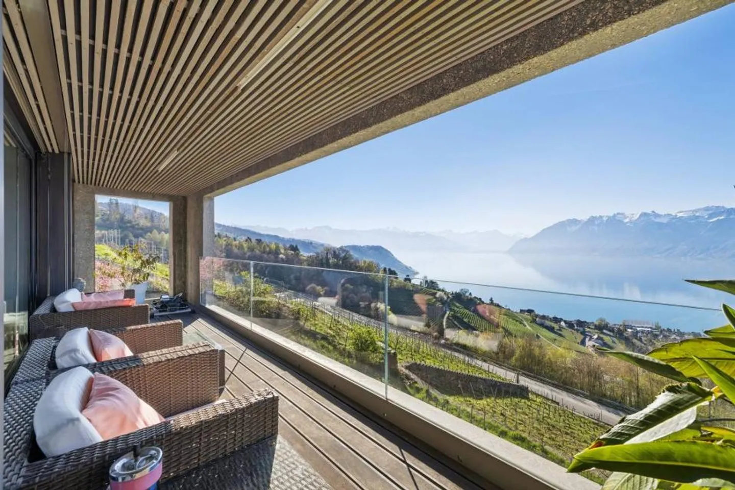 Exceptional duplex suspended above Lake Geneva - Photo 1 of 13