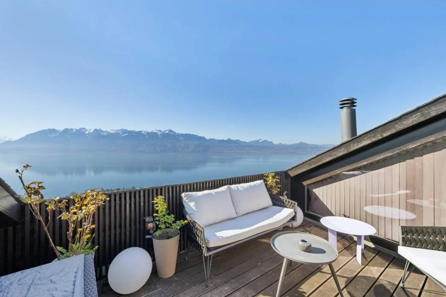 Exceptional duplex suspended above Lake Geneva - Photo 4 of 13