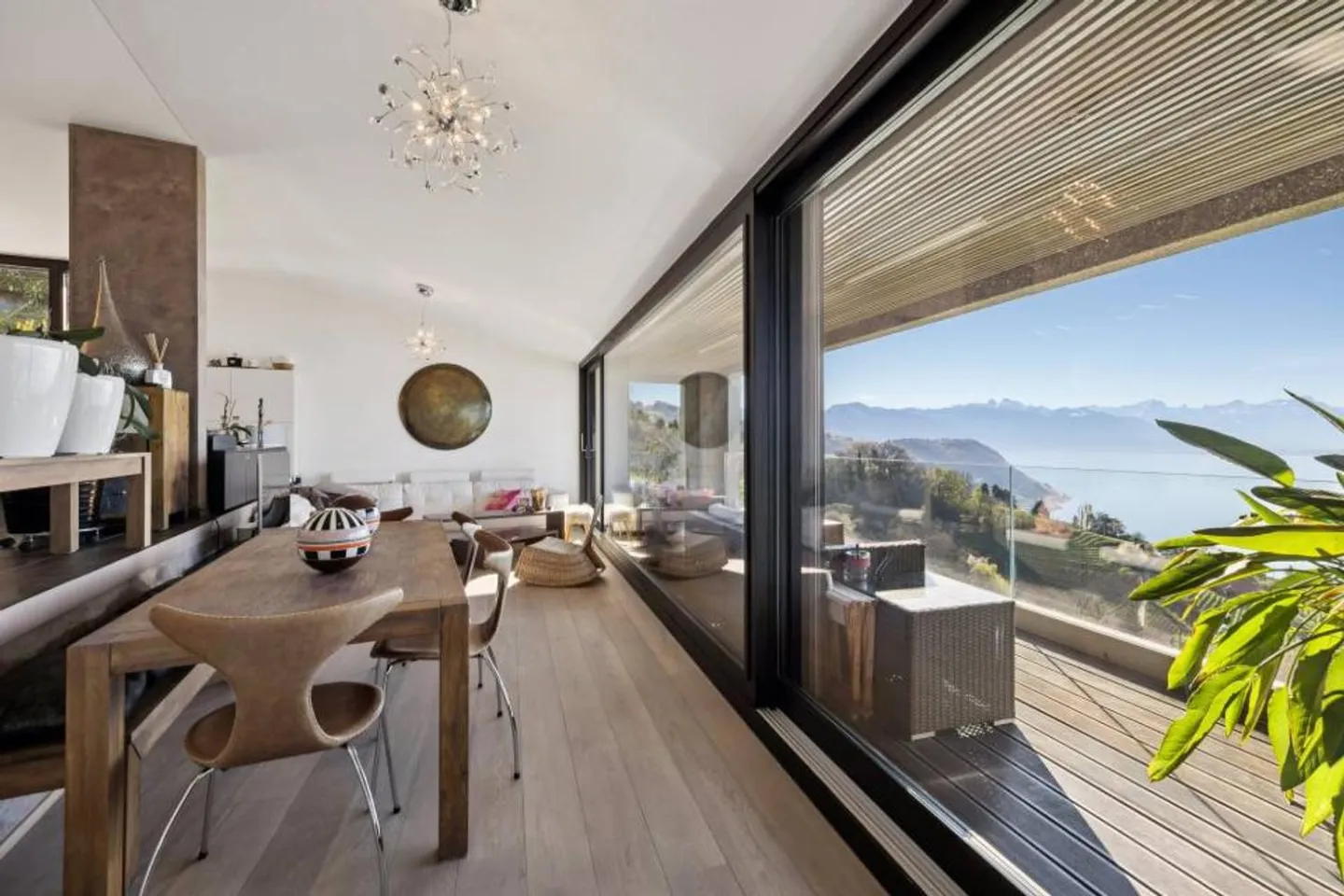 Exceptional duplex suspended above Lake Geneva - Photo 5 of 13