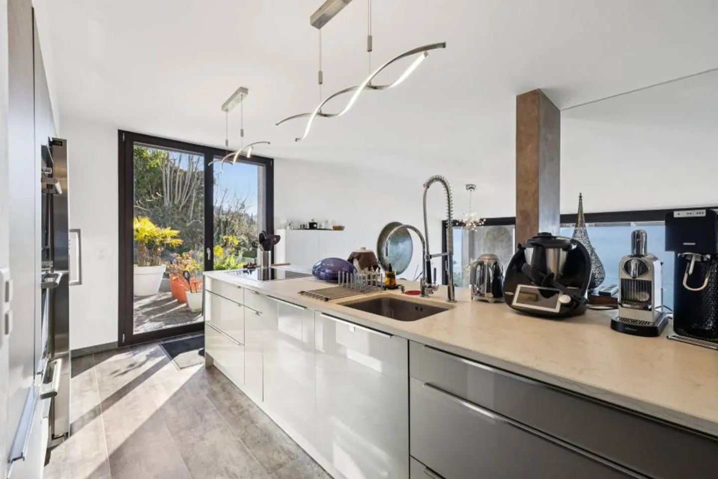 Exceptional duplex suspended above Lake Geneva - Photo 6 of 13