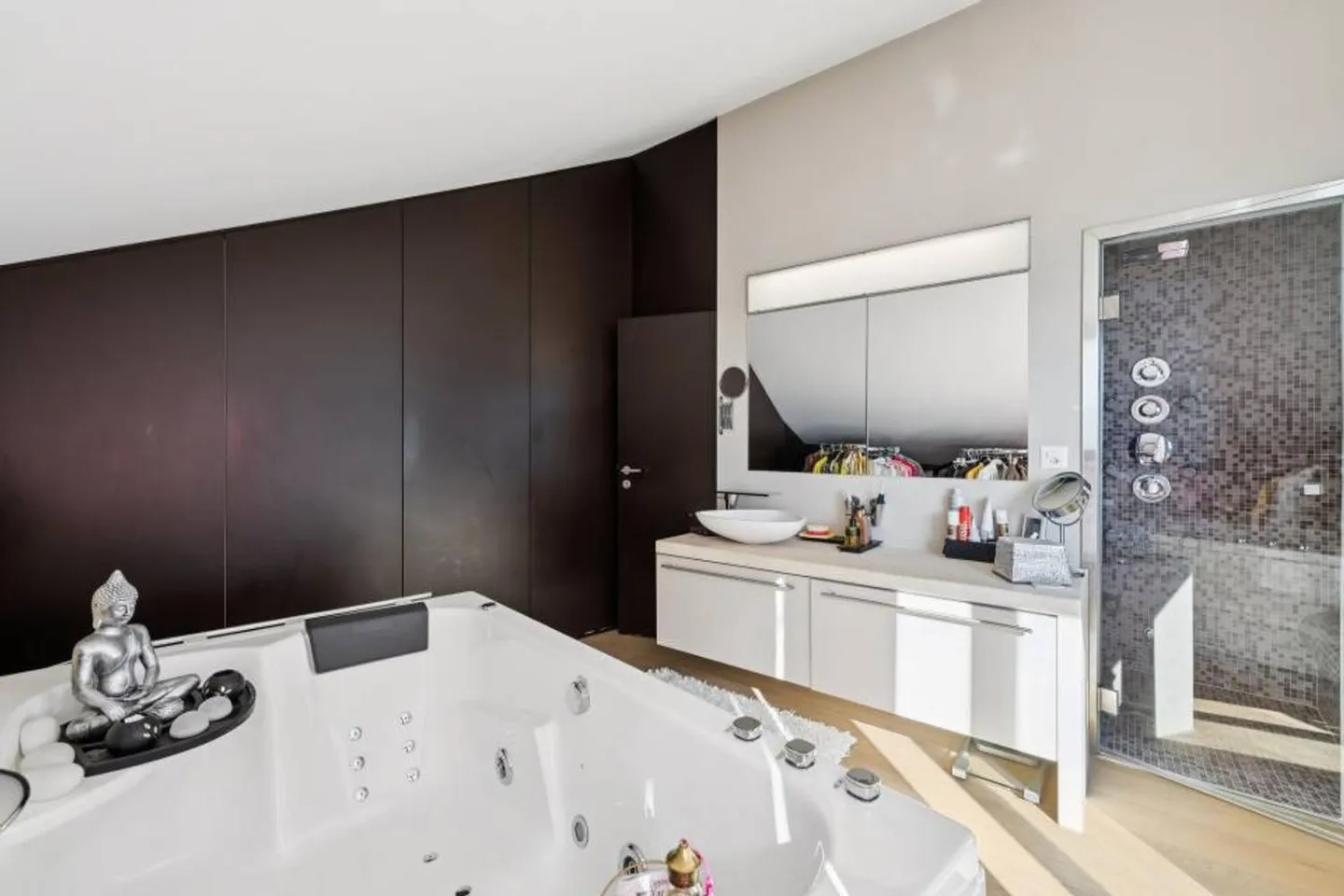 Exceptional duplex suspended above Lake Geneva - Photo 10 of 13