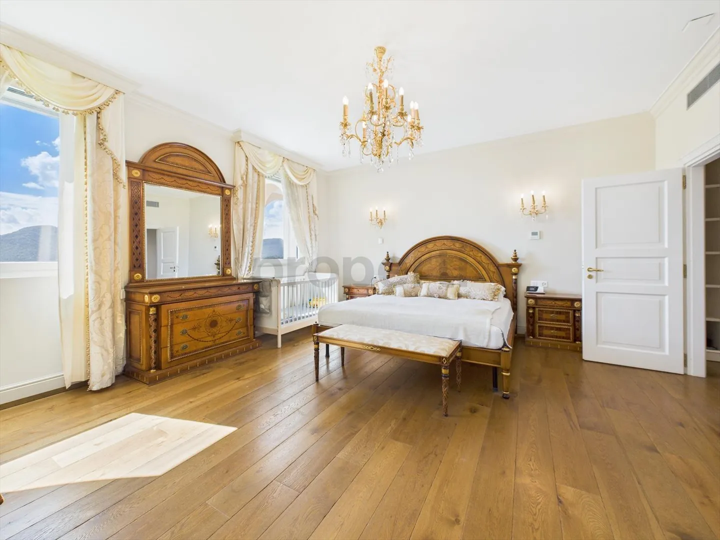 Proprietà di lusso con vista lago e servizi esclusivi in un resort a 5 stelle - Foto 7 di 13