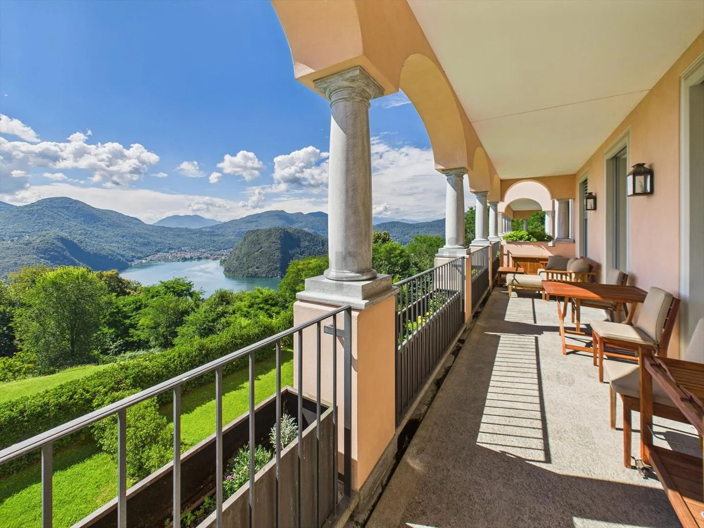Proprietà di lusso con vista lago e servizi esclusivi in un resort a 5 stelle - Foto 6 di 13