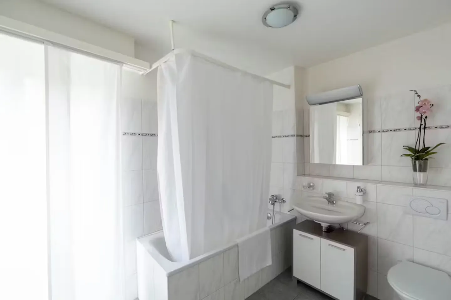 Charming Apartment in Zürich - Photo 3 of 10